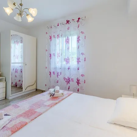 Appartement With A Parking Space Sutivan, Brac - 2842 *